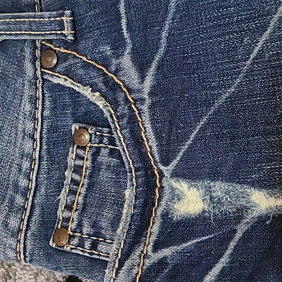 VINTAGE EXCLUSIVE MADISON BKE EMBROIDERED FRAYED-HEM DISTRESSED DENIM SKIRT - Picture 10 of 12